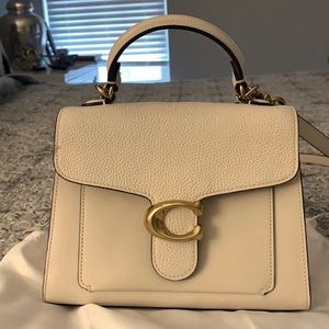 Cream colored small Coach purse in like new condition!